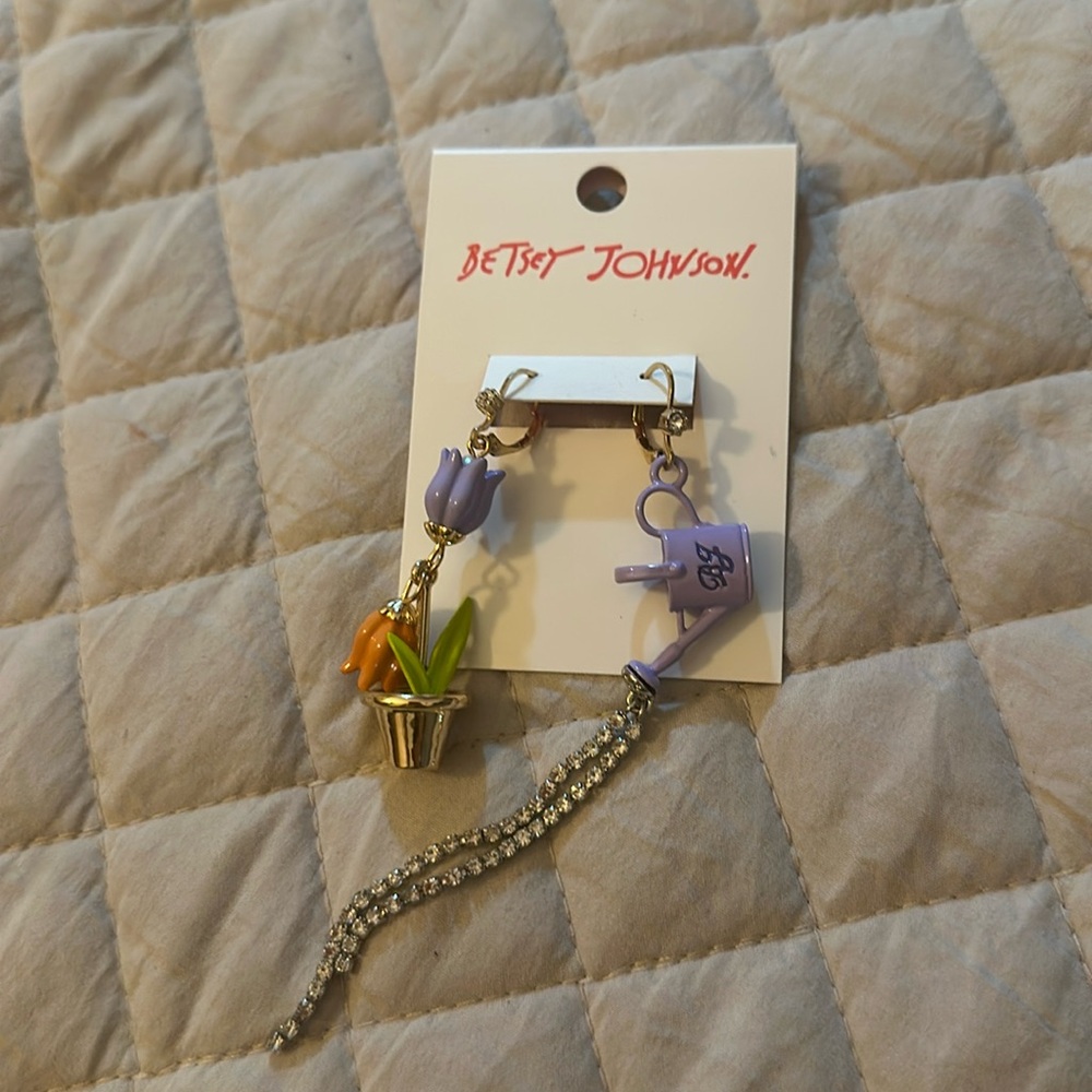 earrings
New